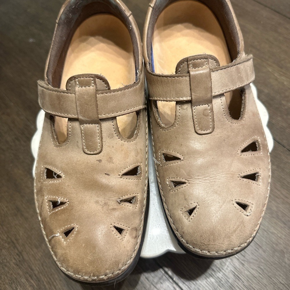 SAS Women's‎ Tan Leather Flats
